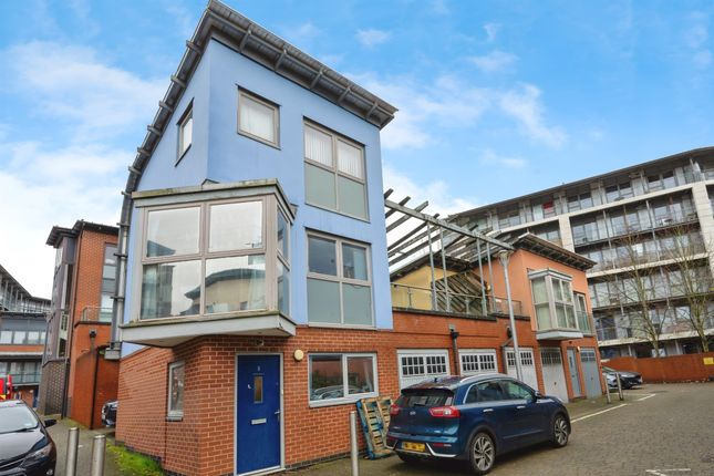 2-bed house on 8, Bradshaw Close, Birmingham, £300,000