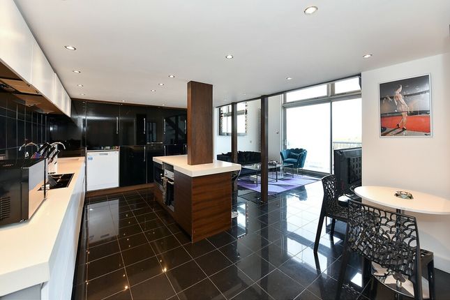 Flat to rent in Piper Building, Fulham