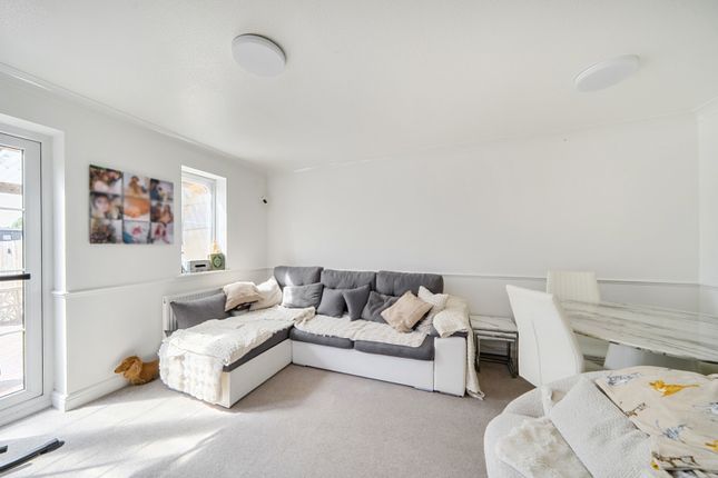 6, Woodpecker Close, Harrow photo 2