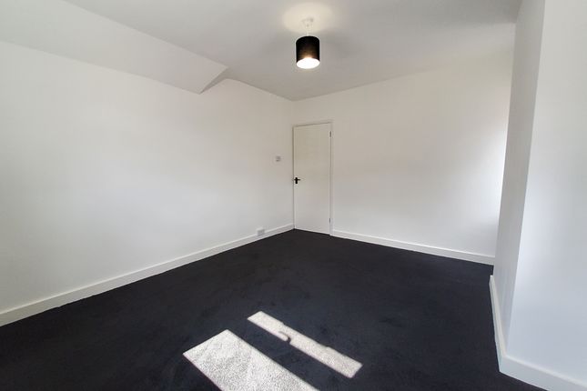 97 Forest Road, Clipstone Village, MANSFIELD photo 4