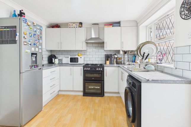 28, James Niven Court, Hull photo 4