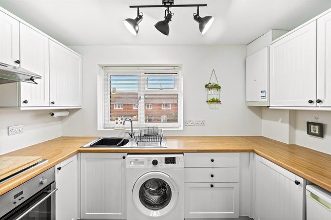 39 Ravenscroft, Ravenscroft, Storrington photo 2