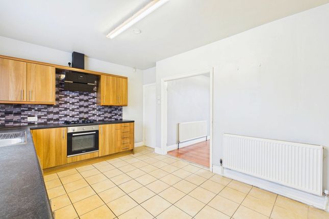 36, Shady Side, Doncaster photo 4