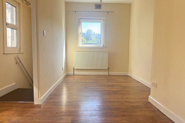 Flat 1 22A Conway Road, London photo 2