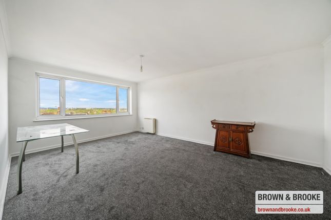Flat to rent in Santana House, Brent Road