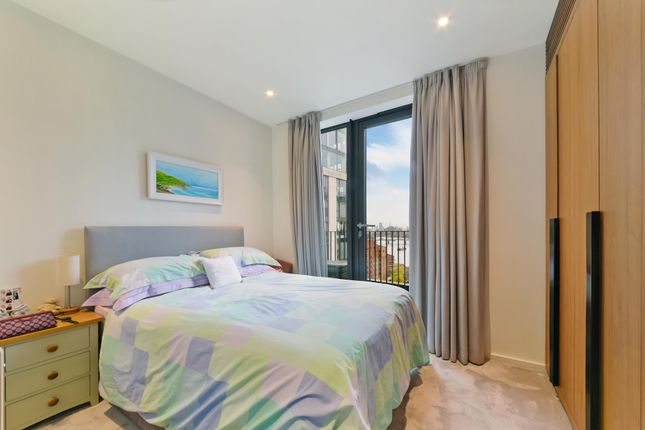 Flat for sale in Ambassador Building, Embassy Gardens, Nine Elms