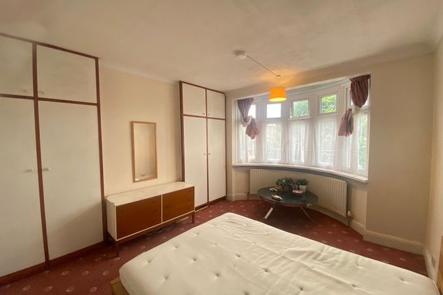 Elthorne Park Road, Hanwell photo 3