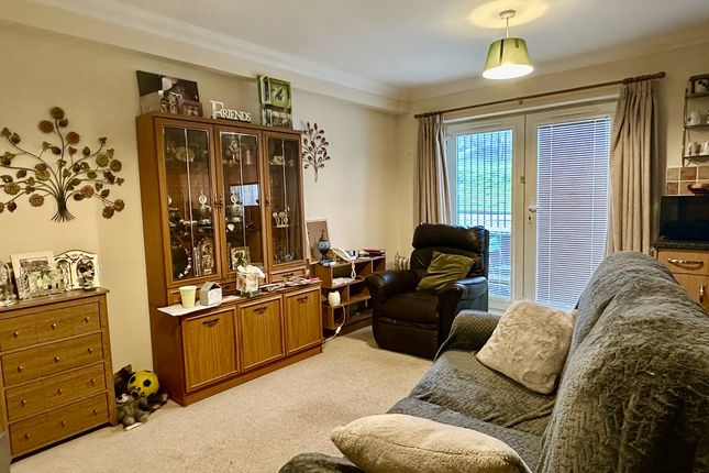 8 Windsor Court, Hoxton Close, Ashford photo 3
