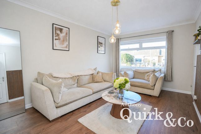25, Wittem Road, Canvey Island photo 2