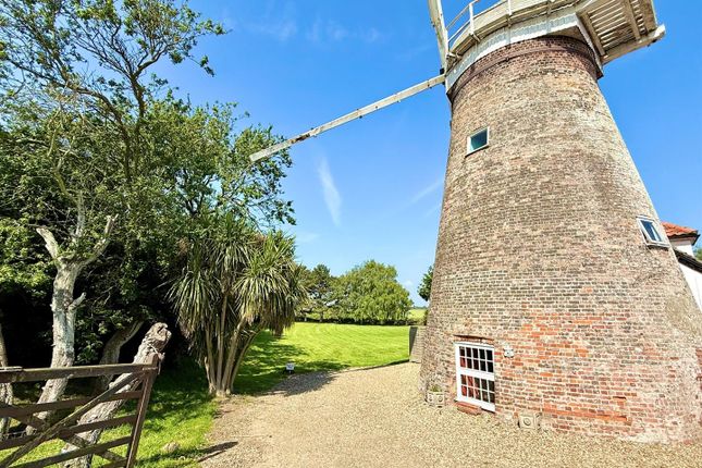 The Windmill, Marsh Farm, Great Yarmouth photo 2