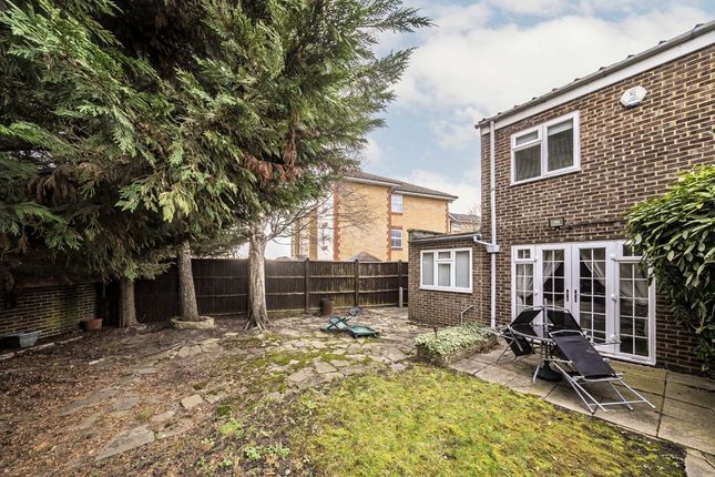 Property for sale in Deepwell Close, Isleworth