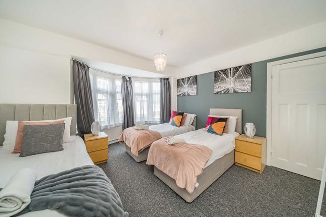 First Floor Flat, 48, Athlone Road, London photo 2