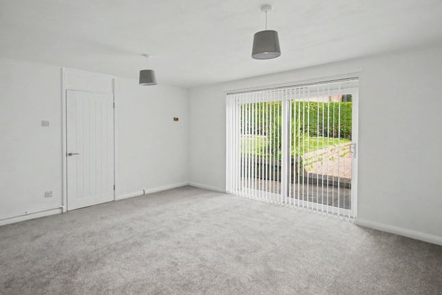 77, Lewis Drive, Caerphilly photo 4
