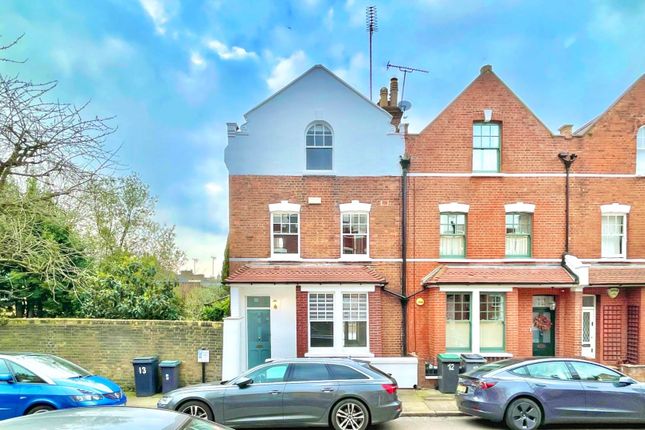 Thumbnail Property to rent in North Hill Avenue, Highgate