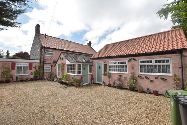 Thumbnail Cottage for sale in Holt Road, Aylmerton, Norwich