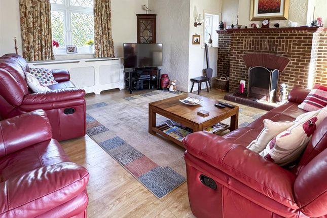 Tudor Cottage, Rope Walk, Littlehampton photo 3