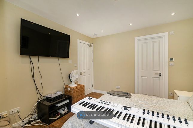Twyford Abbey Road, London photo 3