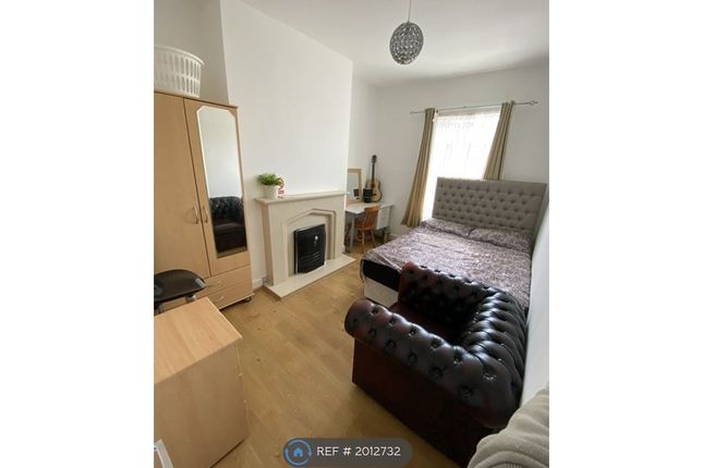 Thumbnail Room to rent in Graham Road, London