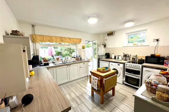 69, Ryelaw Road, Fleet photo 2