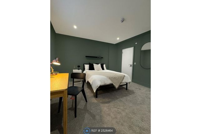 Very Large Rooms - Ensuite &amp; Kitchenettes