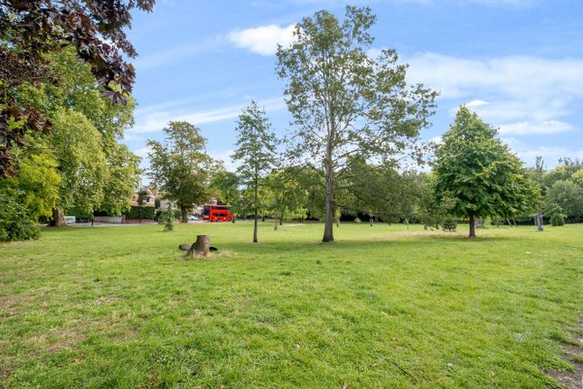 86A,, Peckham Rye, London photo 3