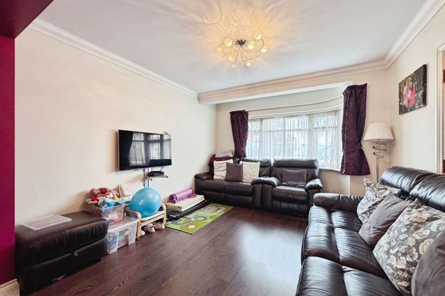 48, Merlin Crescent, Edgware photo 2