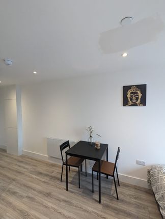 Studio to rent in Station Rd, Kings Langley