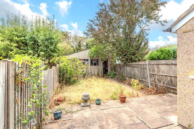 21, Woodland Way, Morden photo 4