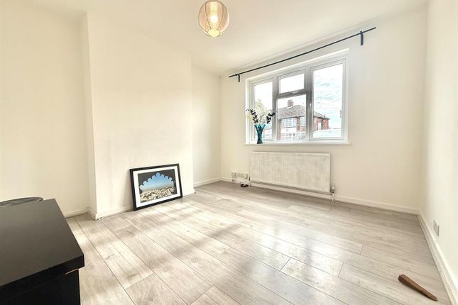 30, Woodcroft Crescent, Uxbridge photo 2
