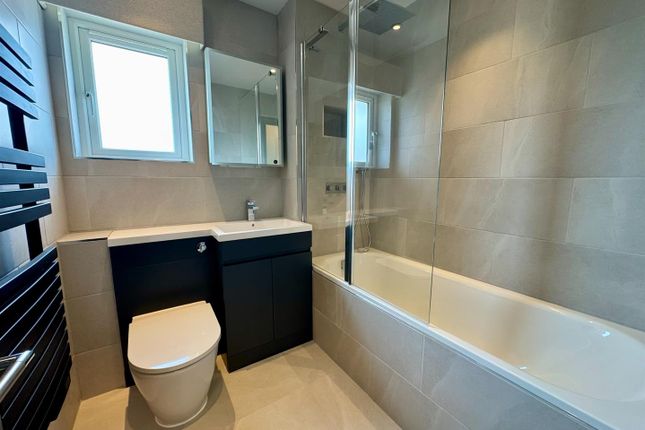 Flat 16, Conway Court, Pinstone Way, Gerrards Cross photo 4