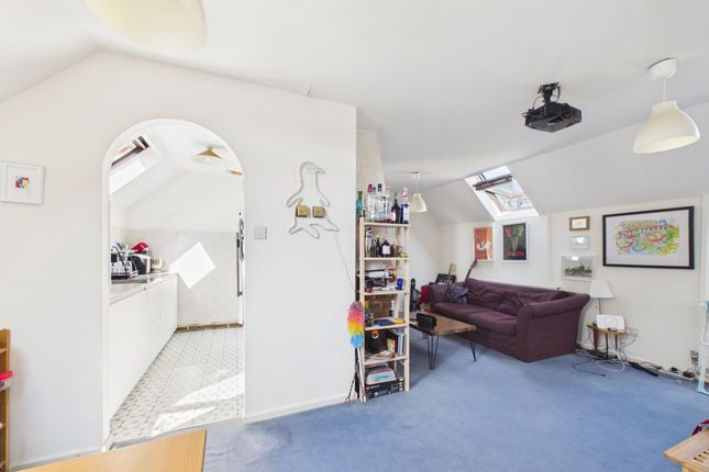 23 Grange Drive, Cheltenham photo 4