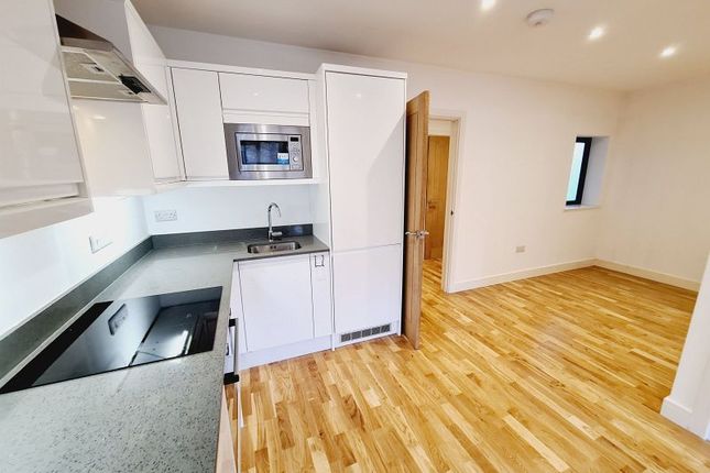 1 Vincent Mews, Leatherhead Road, Great Bookham photo 2