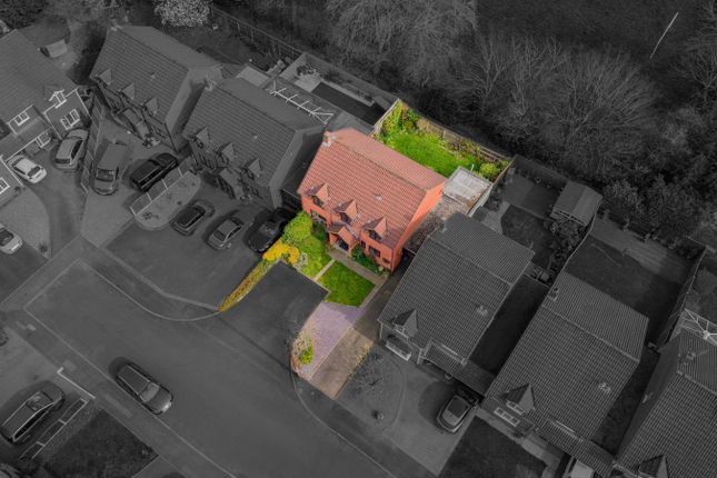 24, Celandine Close, Kingswinford photo 2