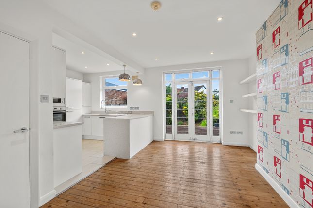 60, Elm Walk, Raynes Park photo 4