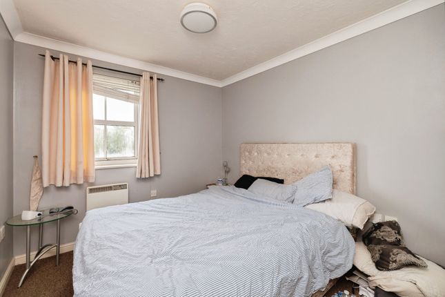 48, Rawlyn Close, Grays photo 4