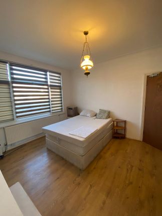 Room to rent in Creighton Road, London