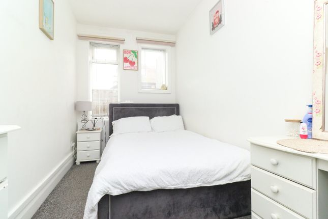 Flat 2, 31, Beresford Gardens, Kent photo 5