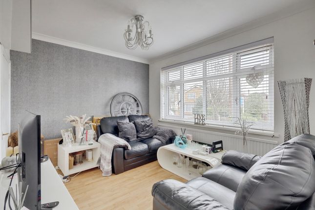 5, Cedar Road, Benfleet photo 2