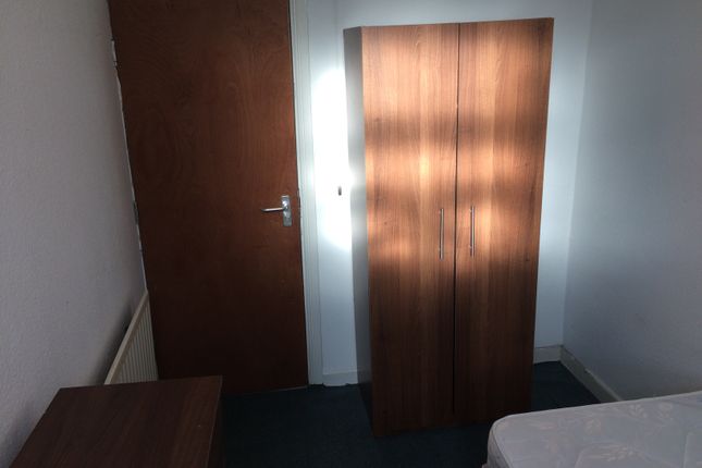 Room to rent in Nowell Mount, Leeds