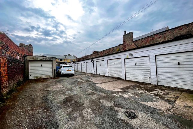 Parking/garage to rent in Victoria Road, Scarborough