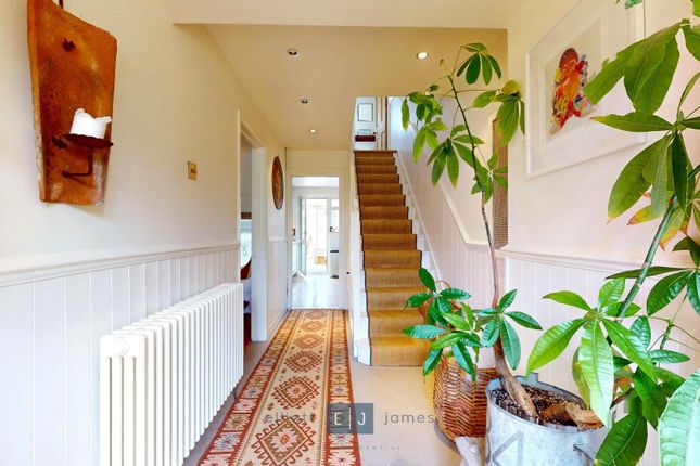 34, Rochford Avenue, Waltham Abbey photo 2