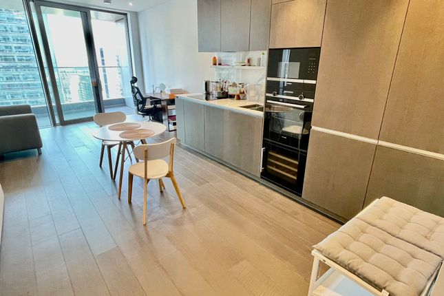 Flat to rent in Ten Park Drive, Canary Wharf