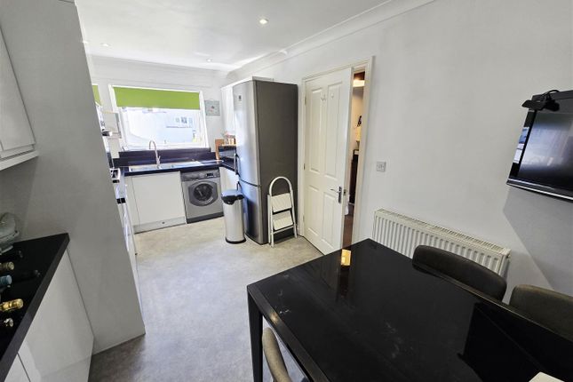 1, Ash Vale, Lifton photo 3