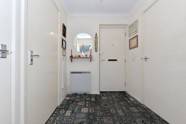 Flat for sale in Victoria Park Road, London