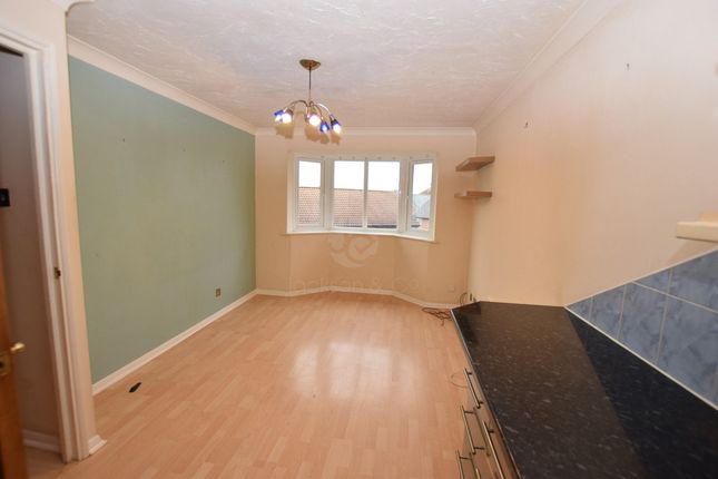 184, Dale Close, Colchester photo 5
