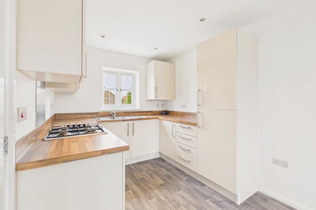 104 Shinewater Park, Kingswood, East Riding of Yorkshire photo 2