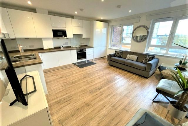 Flat to rent in High Street, Colchester