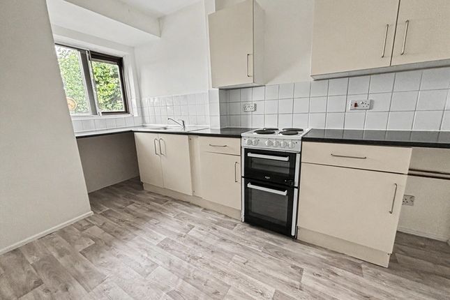 17 Padbury House, Bedford, Beds photo 3
