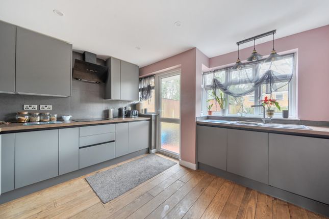 2-bed house on 33, Lambeth Close, Chatham, £275,000