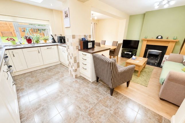 17, Woodfield Avenue, Brierley Hill photo 4